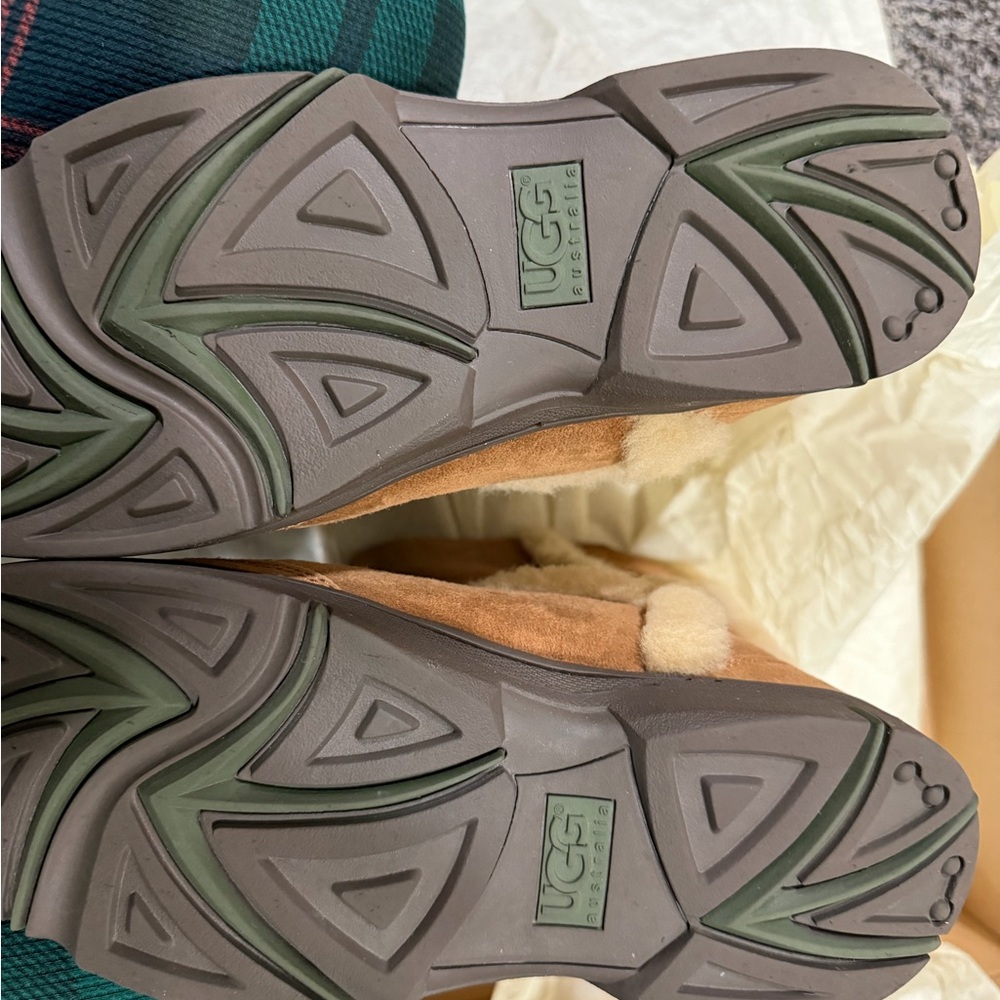 Women’s tall sunburst Uggs boots - Picture 4 of 4